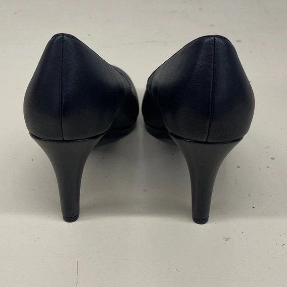 Naturalizer Classic Black Heels - Picture 3 of 5
